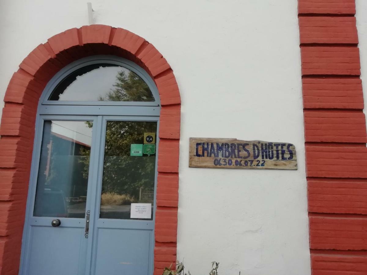 La Gare De Millas Chambres D'Hotes Екстериор снимка